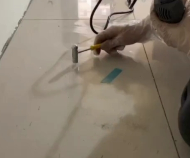 蚌埠市瓷砖开裂维修公司专业分享瓷砖在铺贴前如果没有沥干水分，将会导致以下问题